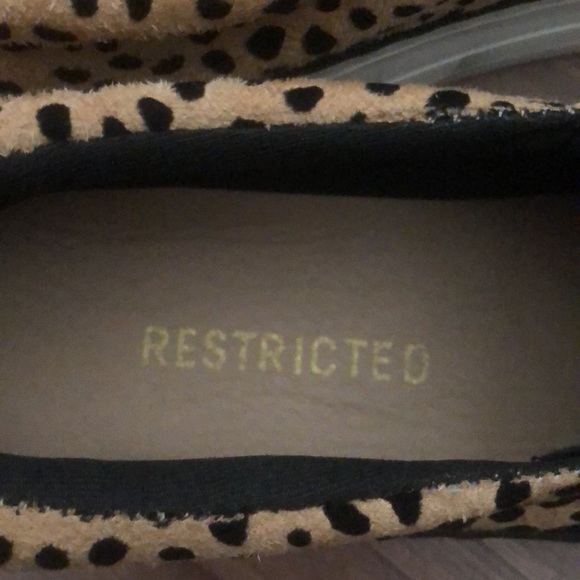Restricted Cheetah print sneakers - Picture 3 of 5